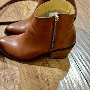 Brown leather ankle  boots.